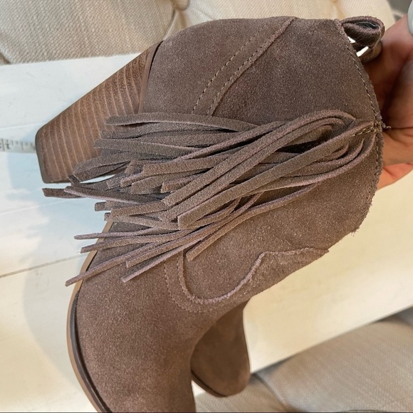 Steve Madden Tasseled Fringe Ohio Ankle Boots Suede Leather Taupe Size 7.5 - Picture 10 of 11